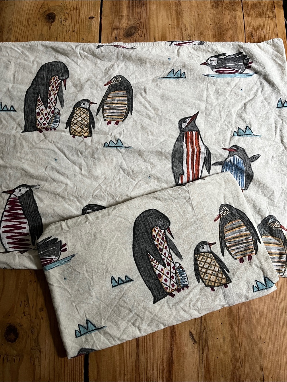 THE COMPANY STORE *Standard* Penguin Flannel Pillowcases Covers